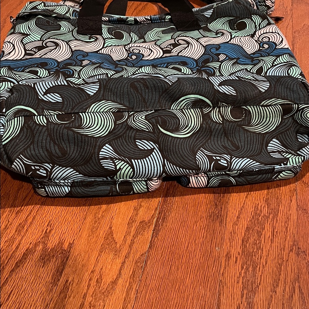 KAVU Wave Pattern Tote - Picture 3 of 5